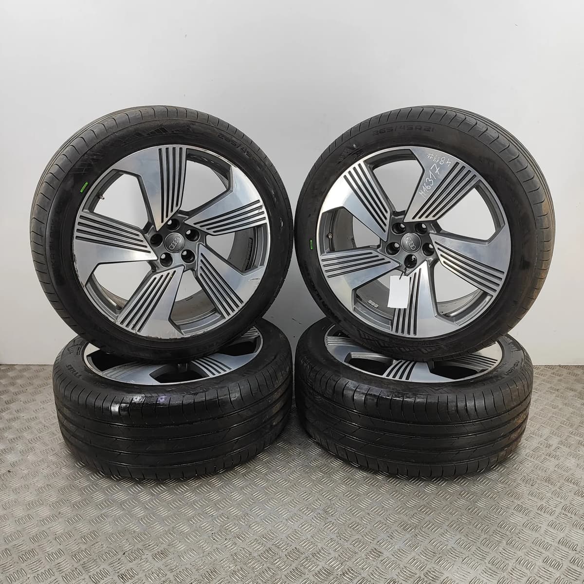 AUDI E-TRON GEN Alloy Wheels Set W/ Tires 4KE601025F 300kw 2019 28452656