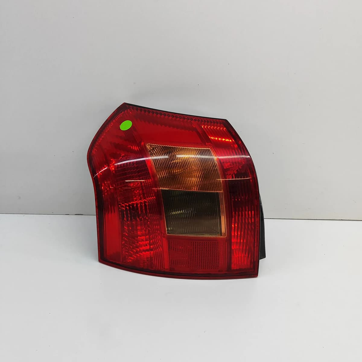 TOYOTA COROLLA Verso E120 Rear Left Tail Light 81561-02140 2002 28463888