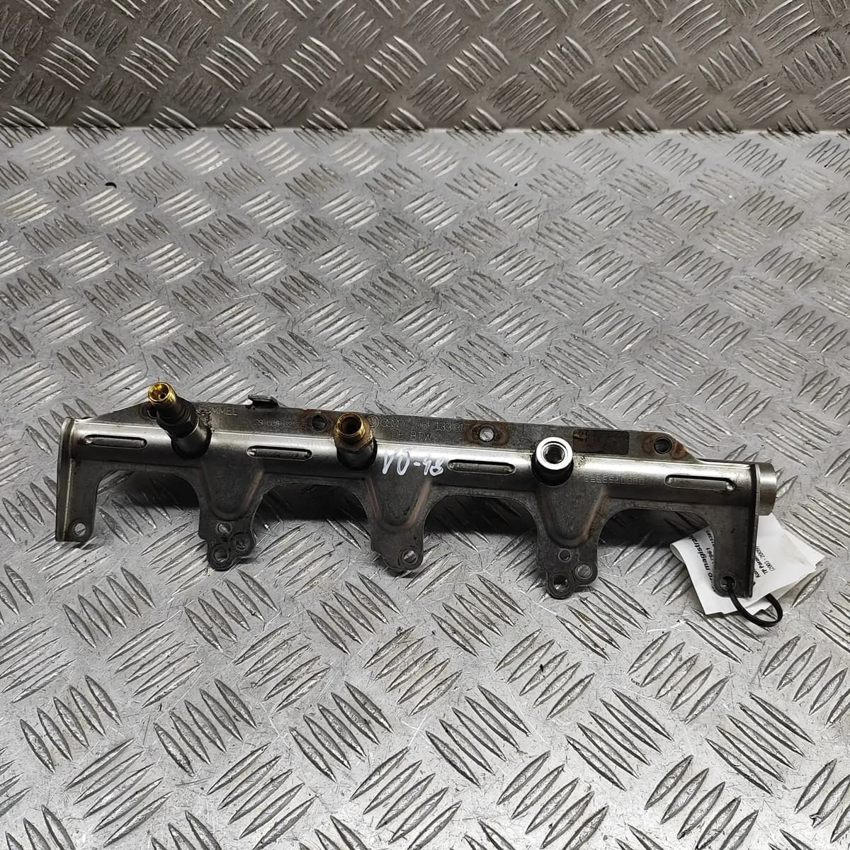 Volkswagen GOLF MK5 Fuel Rail 06F133317L 2.0 Petrol 147kw 2008 28817961
