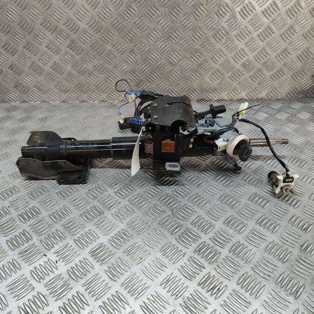 MITSUBISHI 3000 GT Coupe Steering Column Mechanism MR493261 LHD 1990 28884681