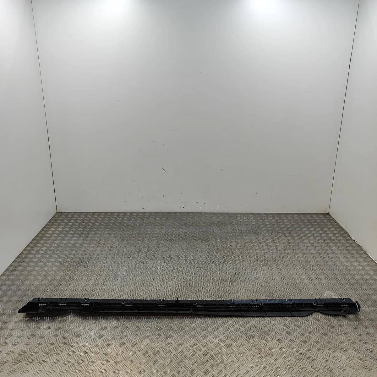TESLA MODEL Y Left Side Plastic Sideskirt Cover 1497741-00-C 2022 29009901