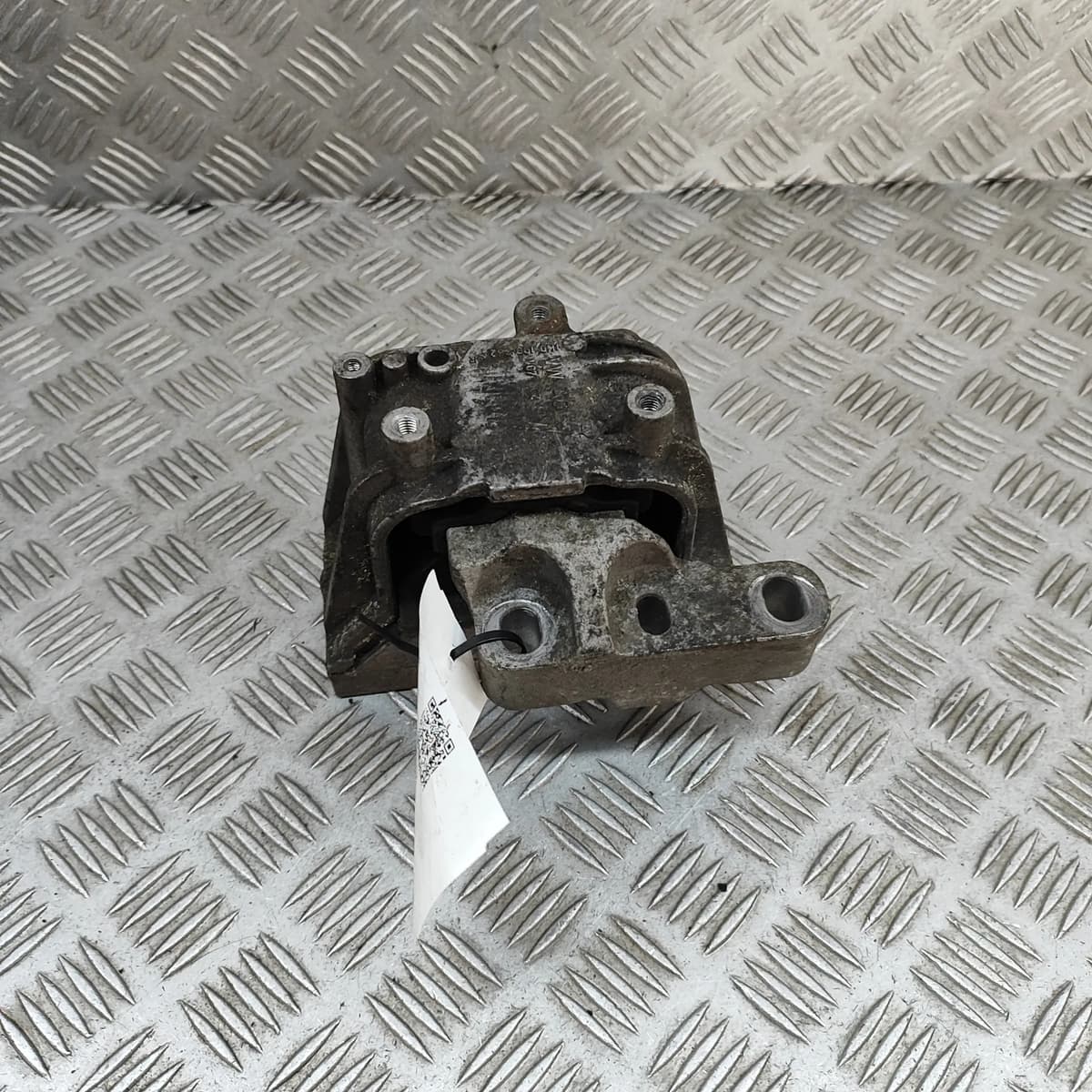 Volkswagen PASSAT B7 362 Right Side Engine Mount 1K0199262 1.6D 77kW 2012