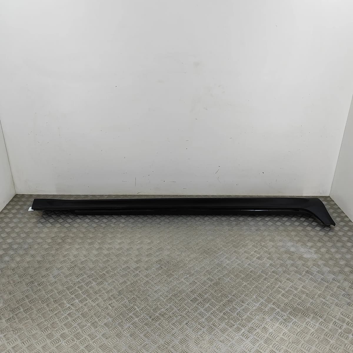 VOLVO V60 MK3 Right Side Plastic Sideskirt Cover 31463770 2020 29179075