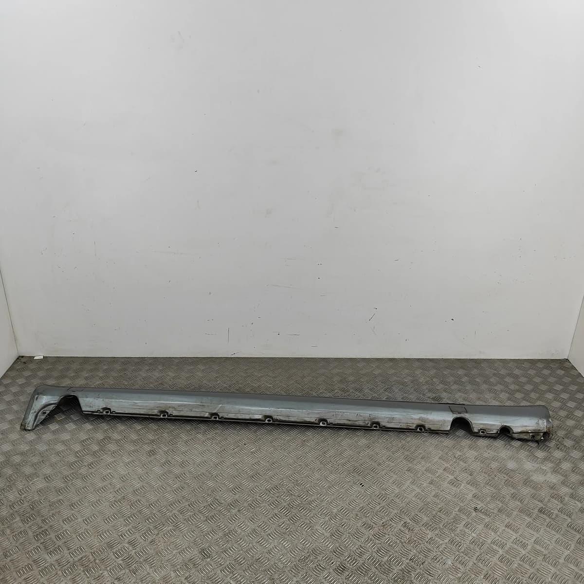 MERCEDES-BENZ E W124 Right Side Plastic Sideskirt Cover A1246902440 3.0 29335825