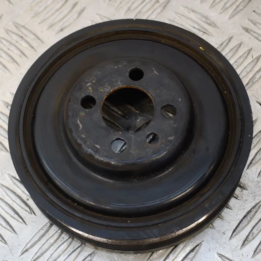 Volkswagen Passat B7 Crankshaft Pulley 038105243M 1.6 TDI 77KW 2011