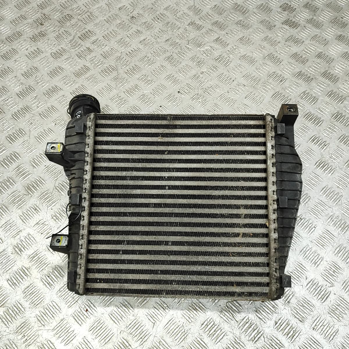 PORSCHE CAYENNE 92A Right Intercooler Radiator 7L6145804A 3.0D 176kW 2011