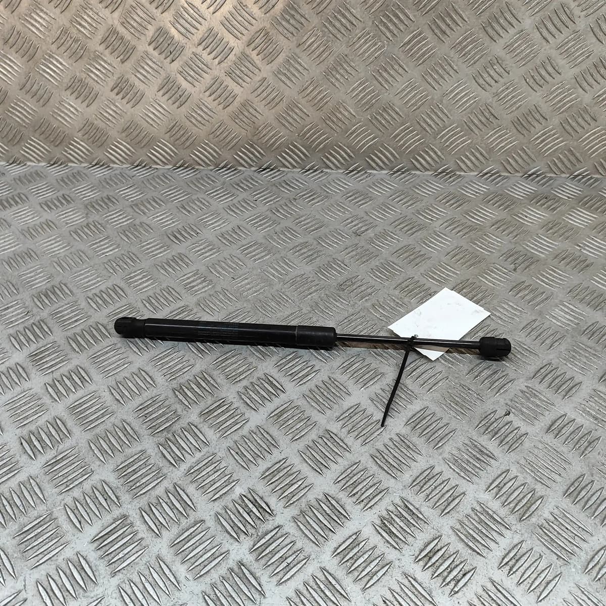 SKODA SUPERB MK3 Front Right Bonnet Strut 3V0823359 2016 29502004