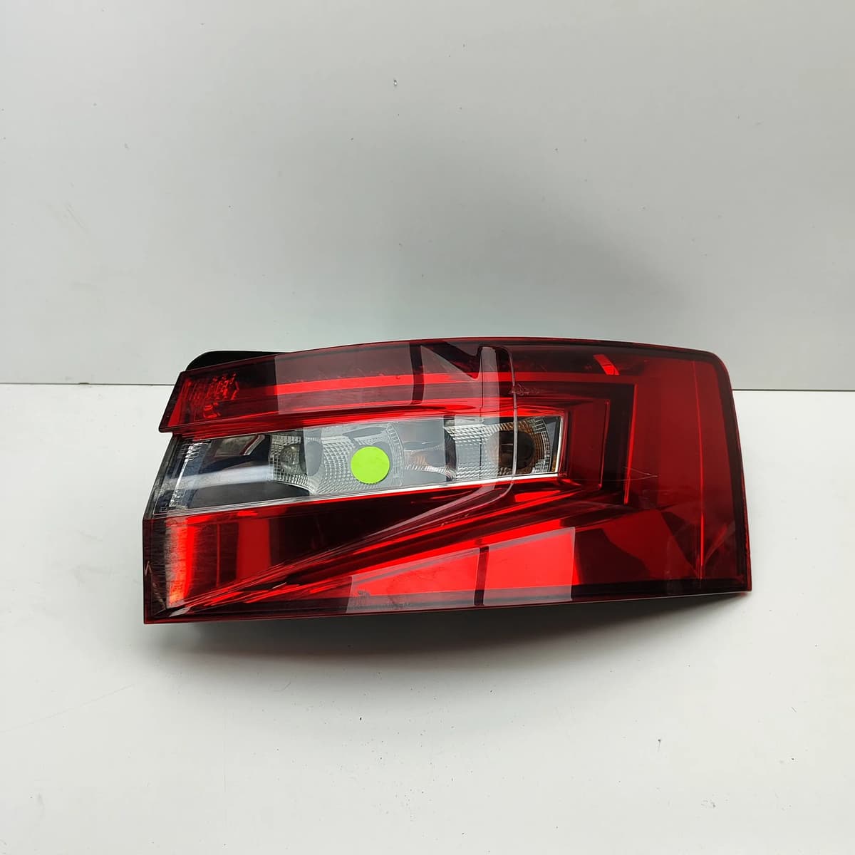SKODA SUPERB MK3 Rear Right Tail Light 3V5945208 RHD 2016 29502324