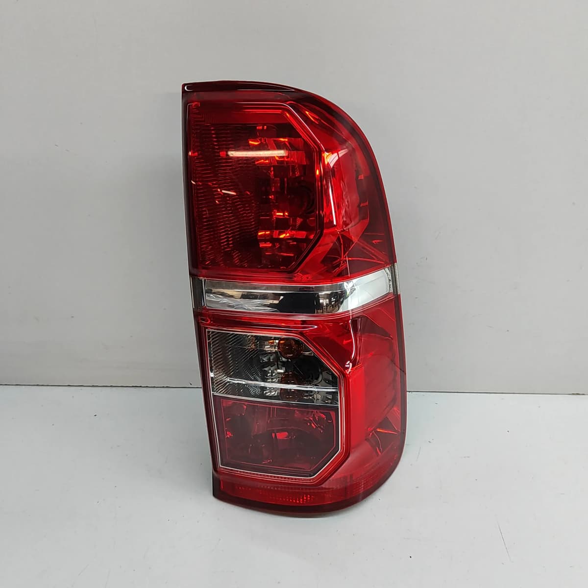 TOYOTA HILUX Mk7 Rear Right Tail Light RHD 81550-0K170 29812041 2016