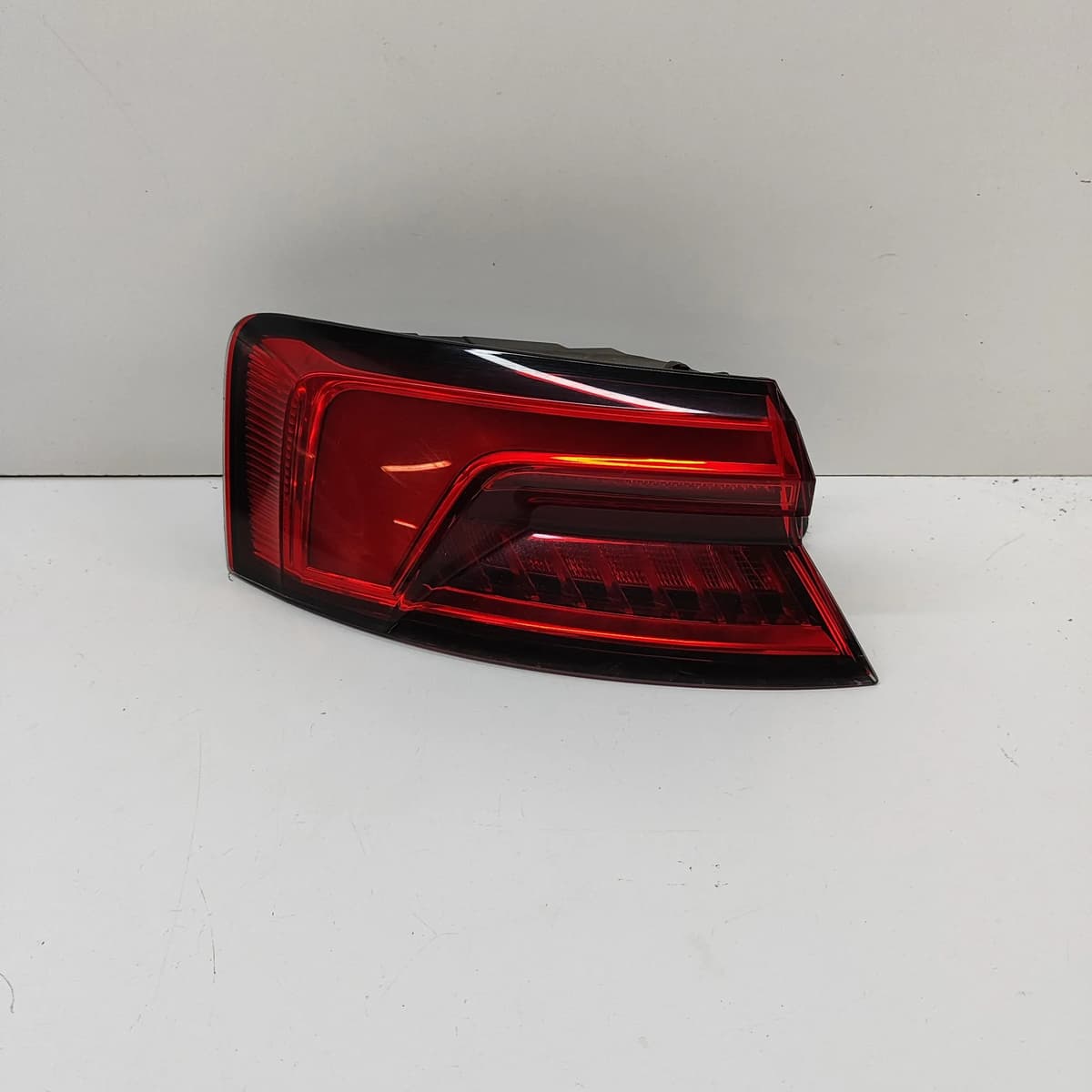 AUDI A5 F53 Rear Left Tail Light 8W6945091C 2.0 Petrol 140kw 2017 29843657