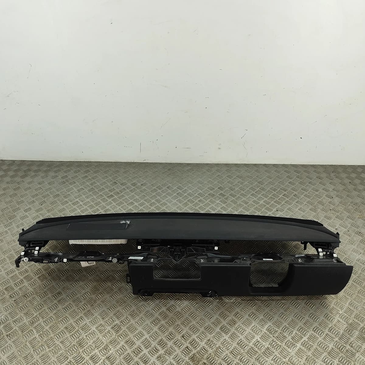 TESLA MODEL Y Dashboard 1111602-00-C RHD 2024 29844146