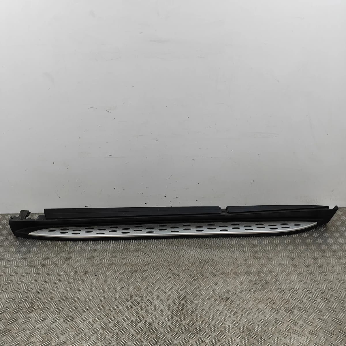MERCEDES-BENZ GLE W166 Left Side Plastic Sideskirt Cover A1666900110 29855557