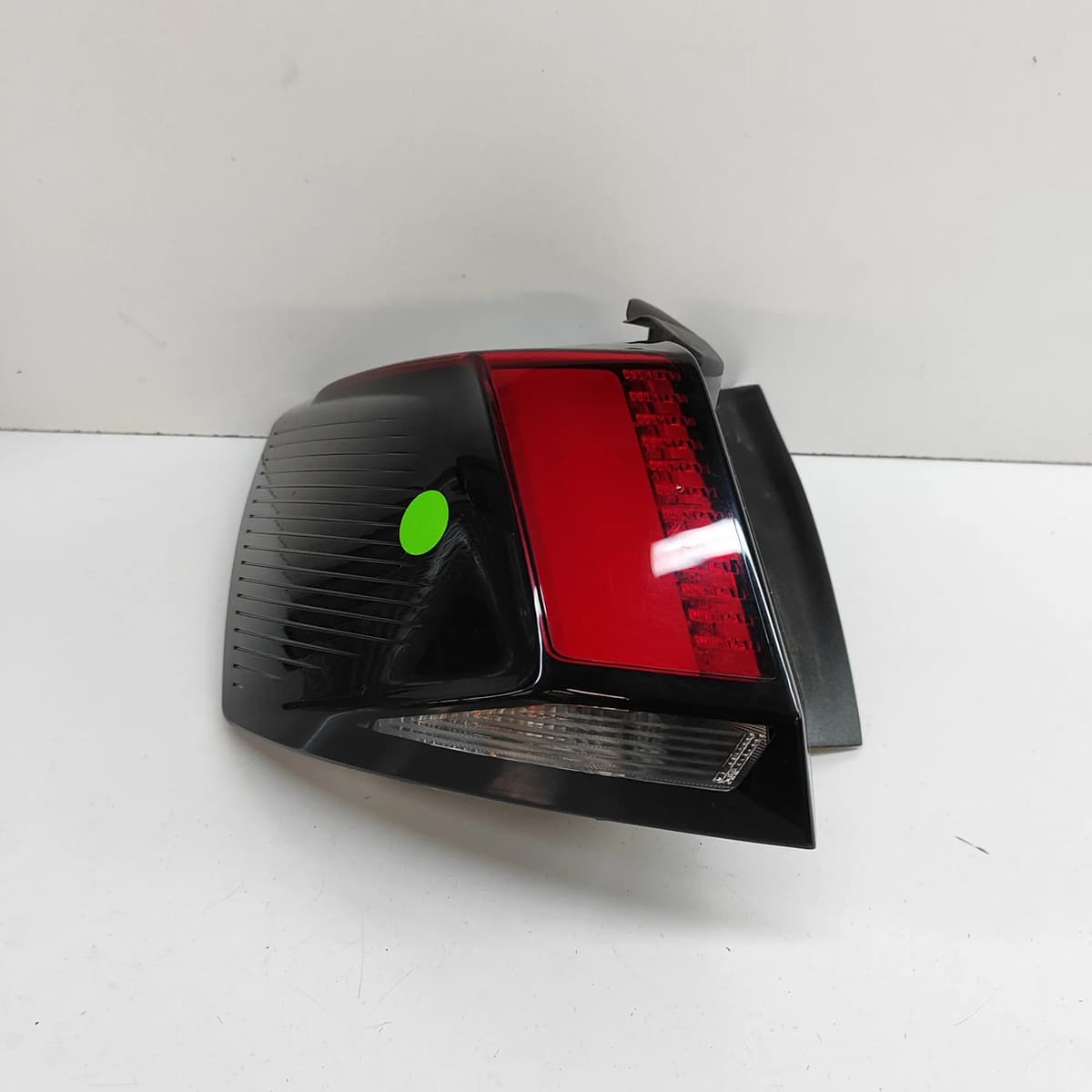 PEUGEOT 3008 SUV Rear Left Tail Light 9810477180 1.6 Diesel 88kw 2017 29903190