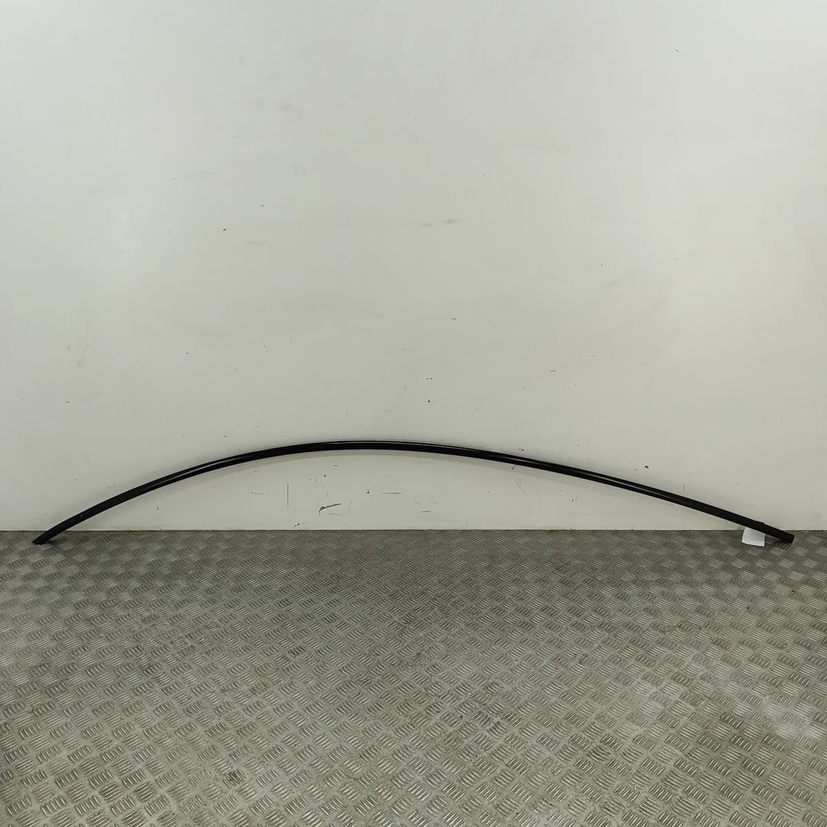 TESLA MODEL Y Left Side Roof Strip Trim 1495730-40-C Electricity 393W 2024