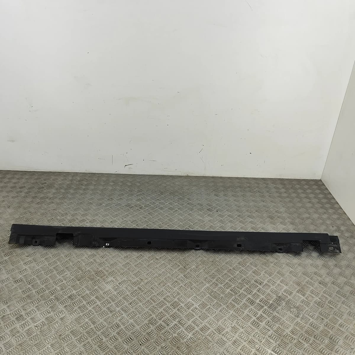 MERCEDES-BENZ EQA Right Side Plastic Sideskirt Cover A2476981000 29950207