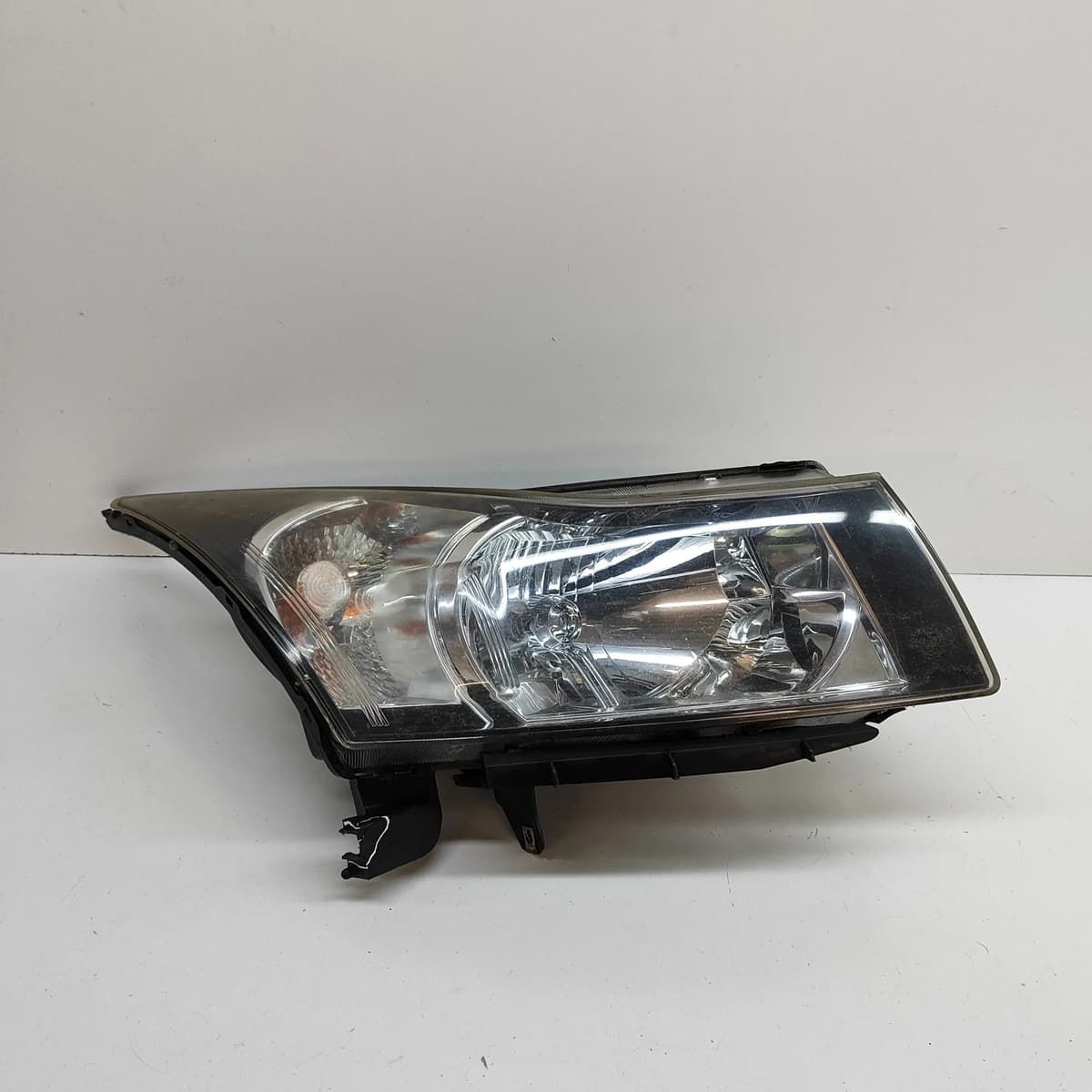 CHEVROLET CRUZE MK1 J300 Front Right Headlight 95956272 LHD 2010 30055921