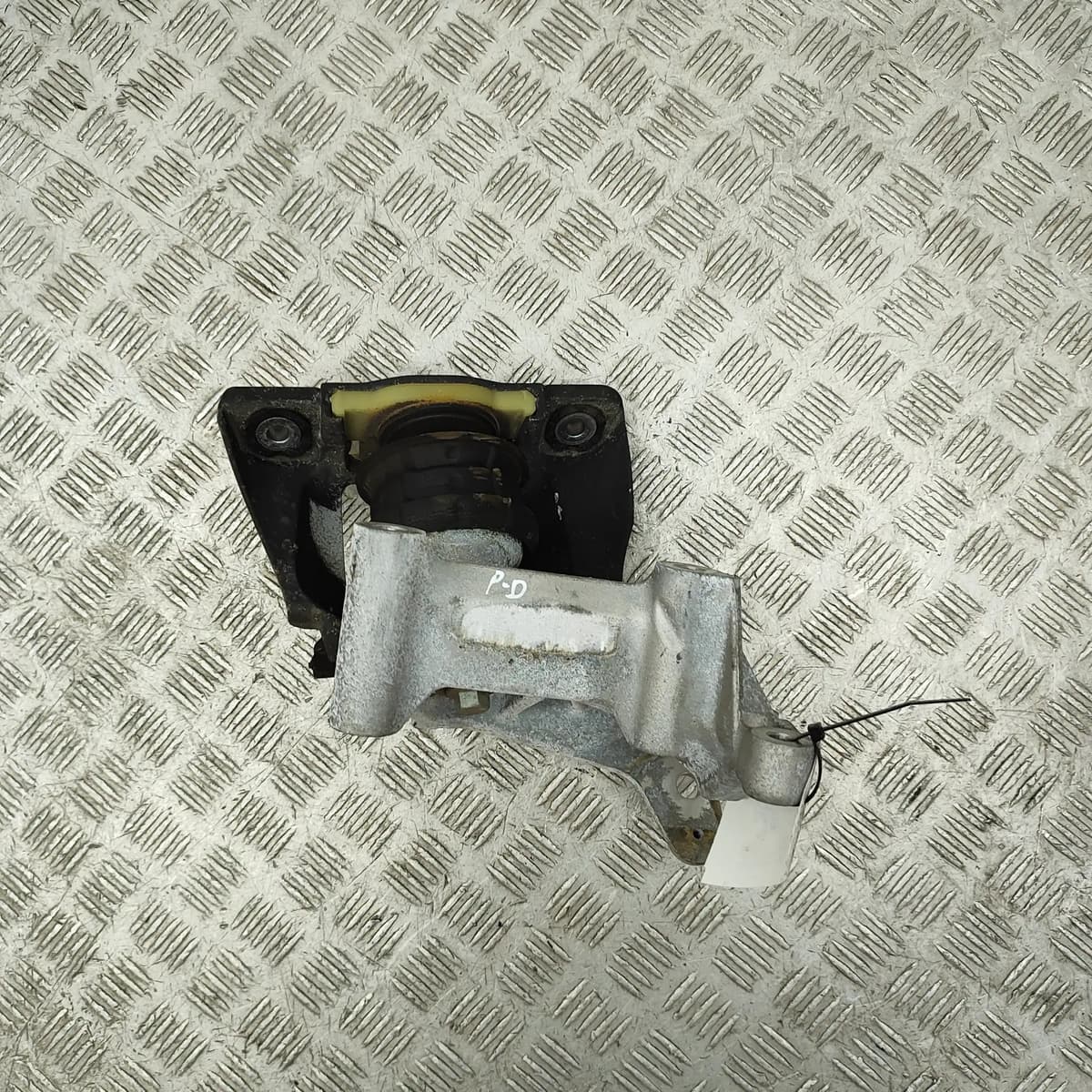 VOLVO XC60 MK2 246 Right Side Engine Mount 32137496 30249402