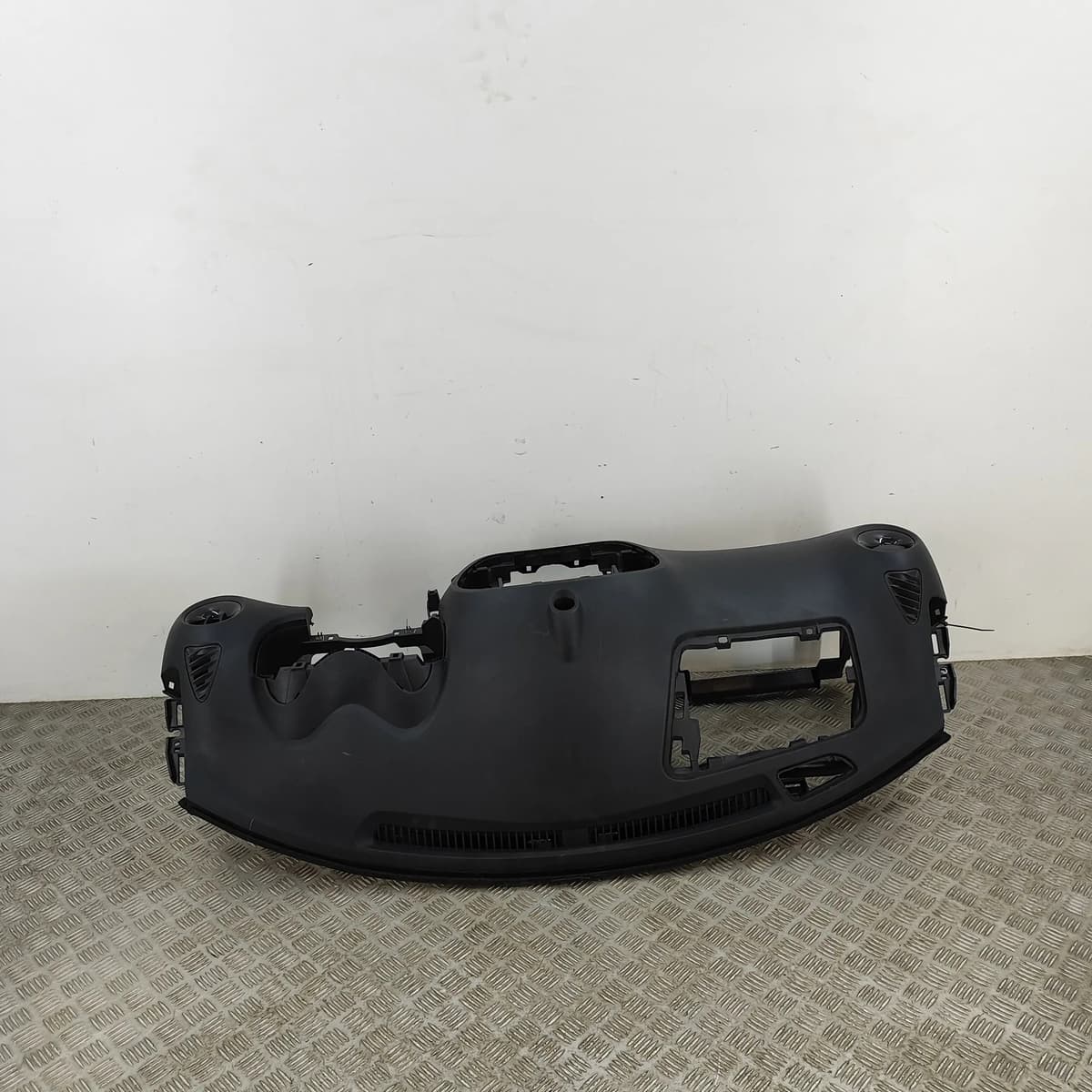 NISSAN JUKE F15 Dashboard RHD 68101-00B17 1.6 Petrol 86kw 2019 30272345
