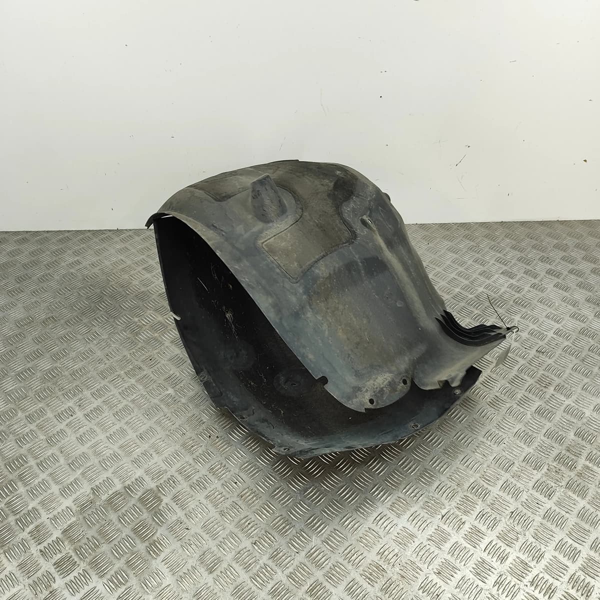 TESLA MODEL 3 Front Left Arch Liner 1081581-00-D Electricity 258kw 2019 30307040