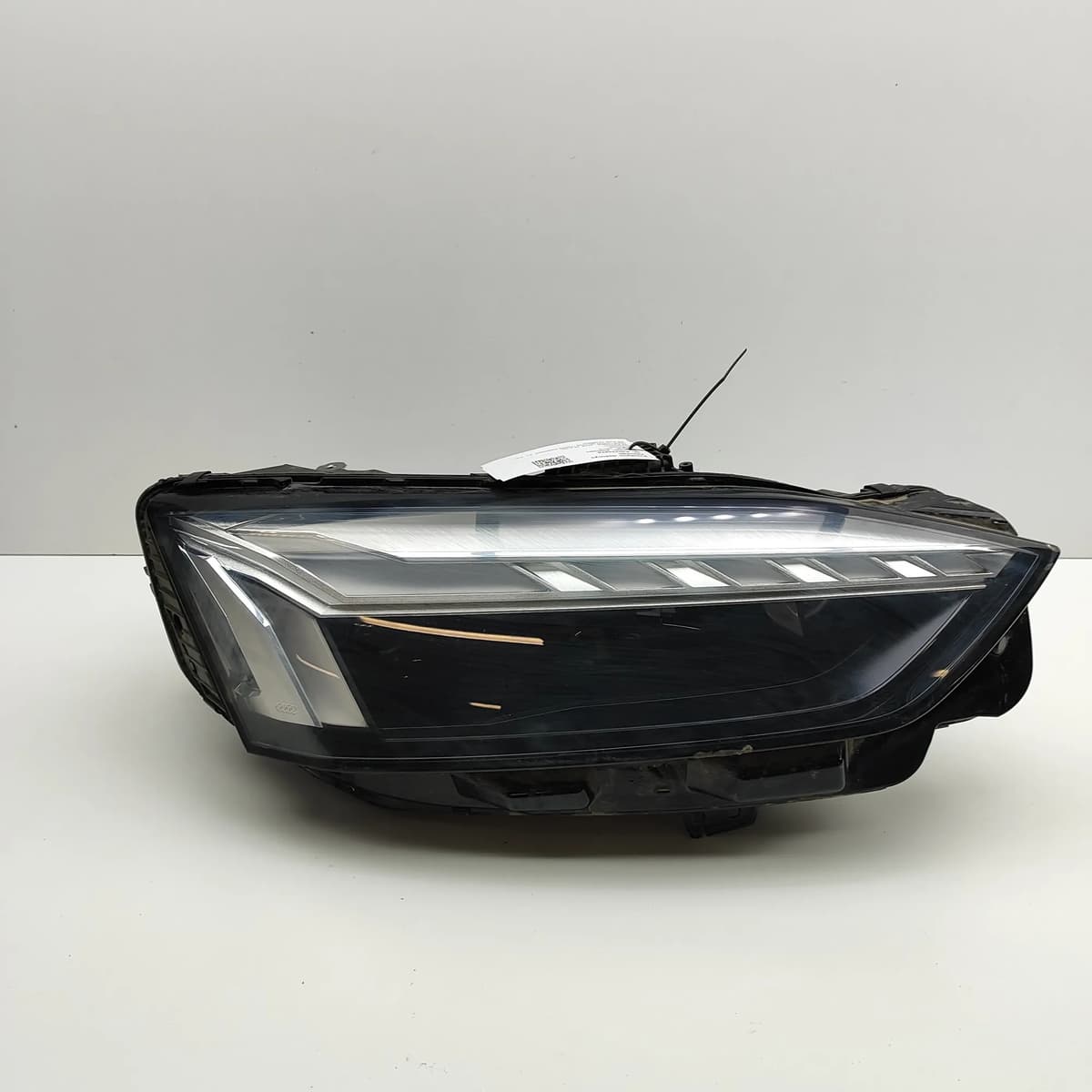 AUDI A5 F53 Front Right Headlight RHD 8W6941040A 2.0 Petrol/electricity 30334476