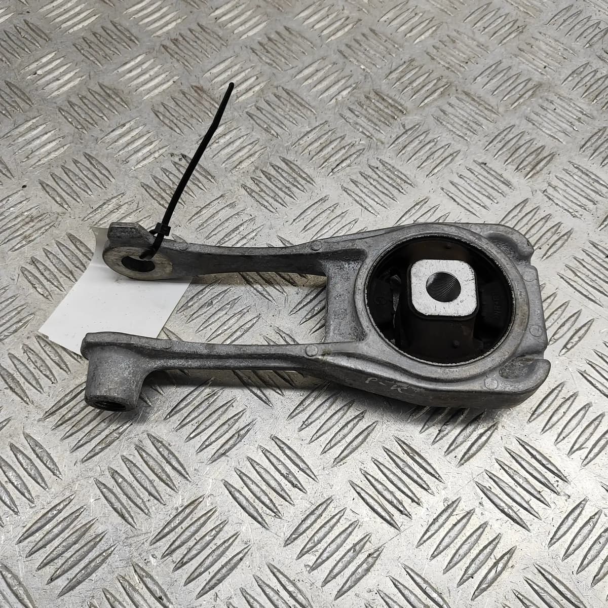 TOYOTA YARIS P21 Left Side Engine Mount 12363-K0050 30354438