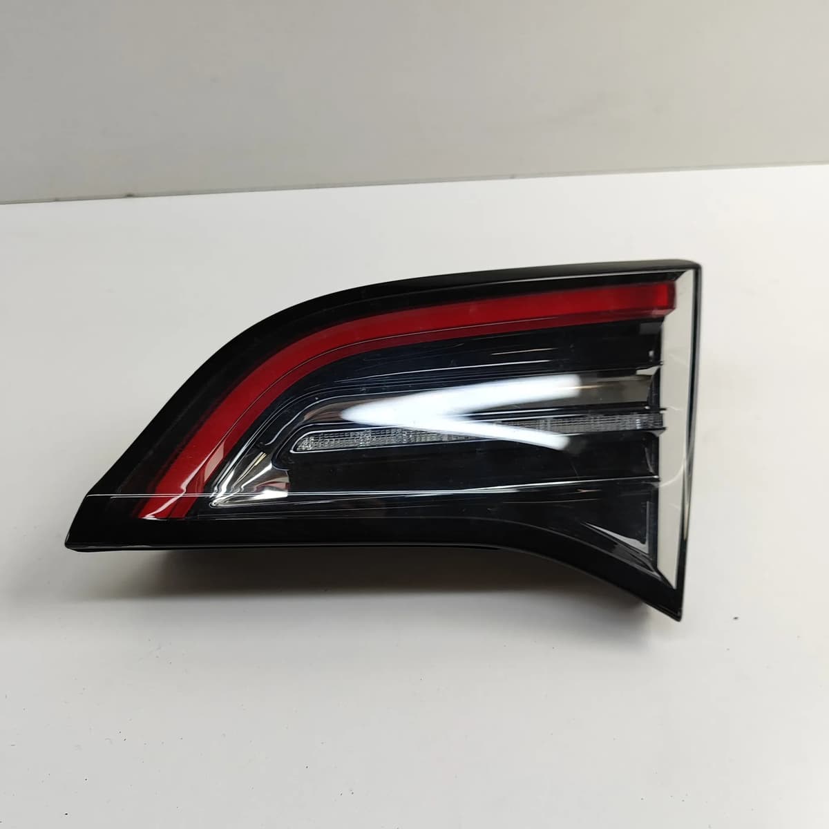 TESLA MODEL Y Right Side Tailgate Tail Light 150208900B Electricity 30358170
