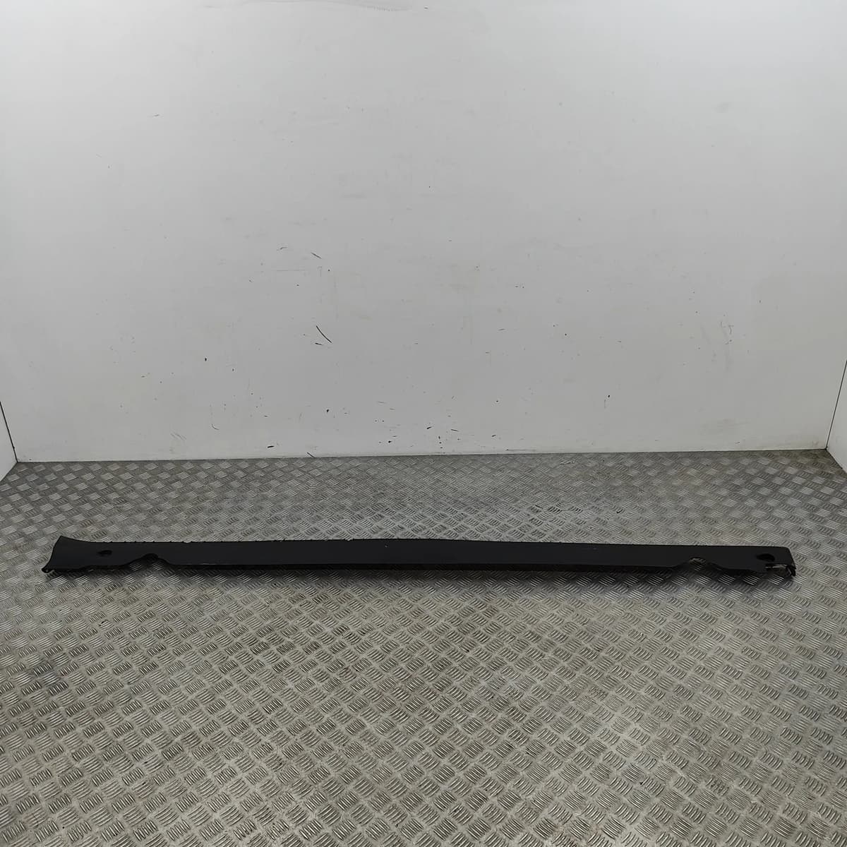 TESLA MODEL Y Right Side Plastic Sideskirt Cover 1497745-00-C 2021 30395409
