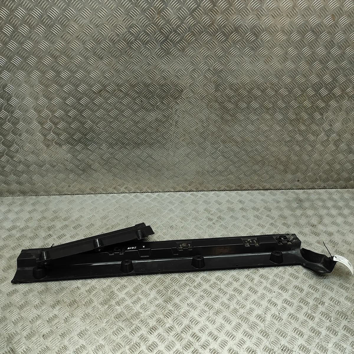 PEUGEOT 5008 MK3 KA, KB KC Left Side Plastic Sideskirt Cover 30435496 9841799580
