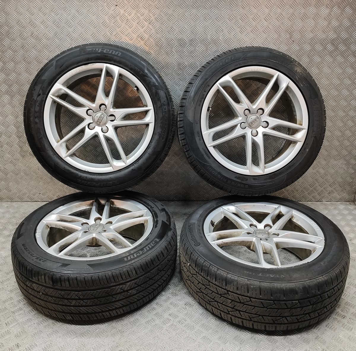 AUDI Q5 8R Alloy Wheel Set 8R0601025BN 2015 30437565