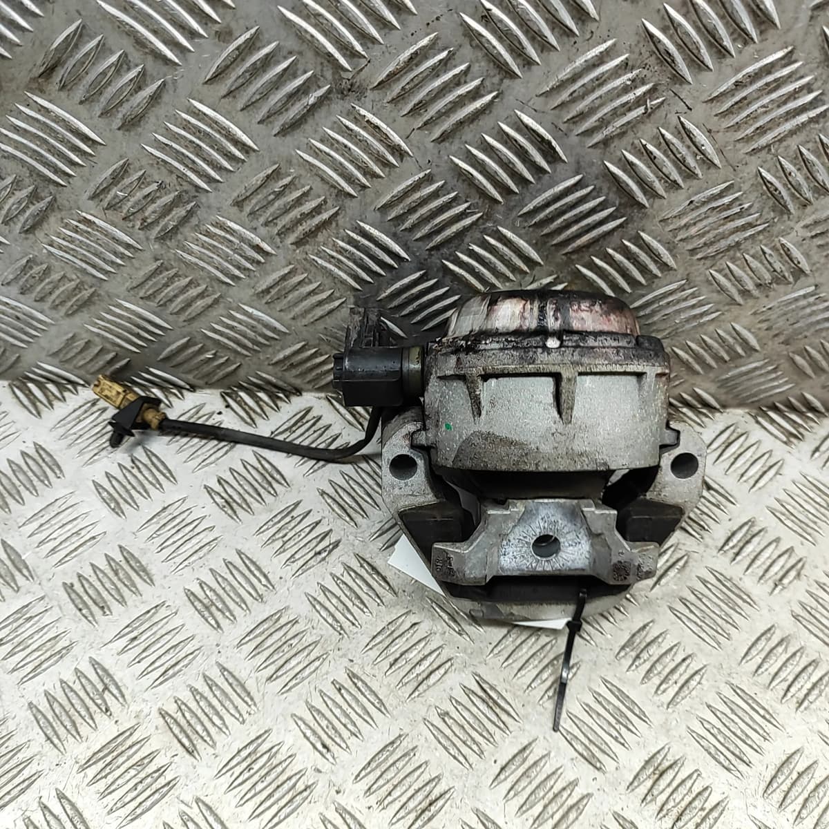 AUDI A6 C7 Left Side Engine Mount 4G0199381LG 3.0 Diesel 235kW 2017 30472503