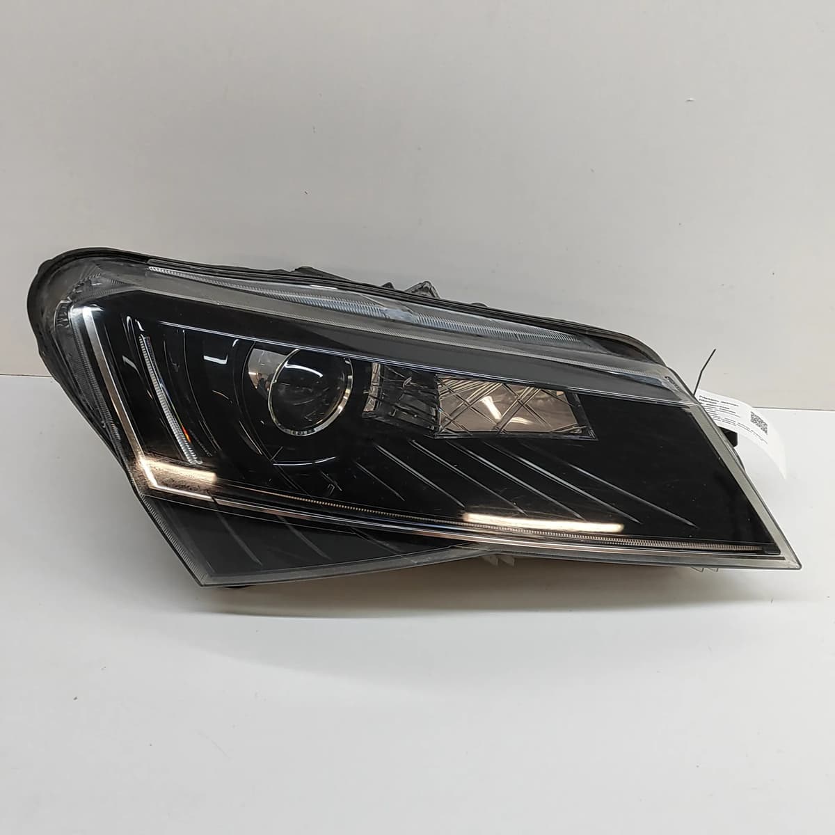 SKODA SUPERB MK3 Estate 3V5 Front Right Headlight LHD 3V1941016B  30474160