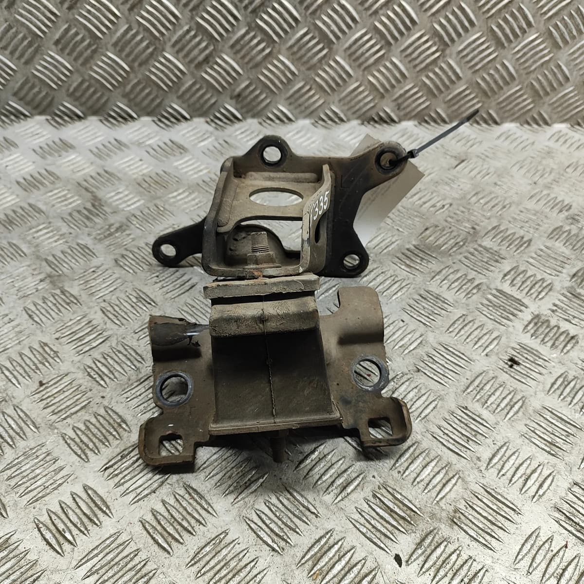 NISSAN NAVARA Pick-up D23 Left Side Engine Mount 11233-4JA0A 2.3d 30484415