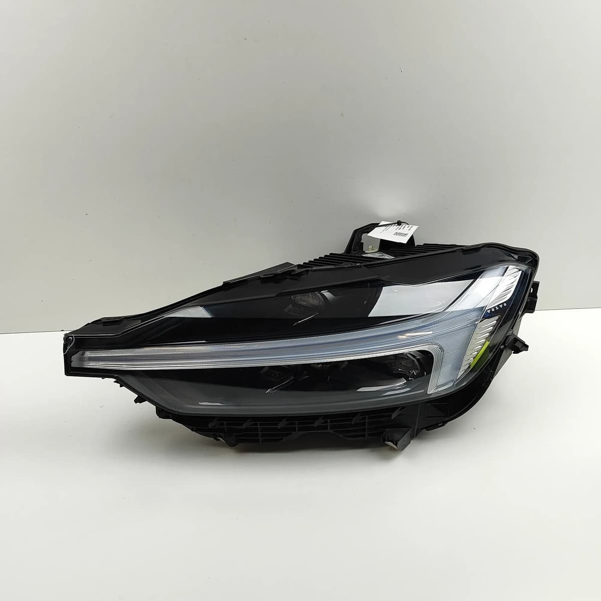 VOLVO XC60 Mk2 Front Left Headlight RHD 32396579 2023 30485197
