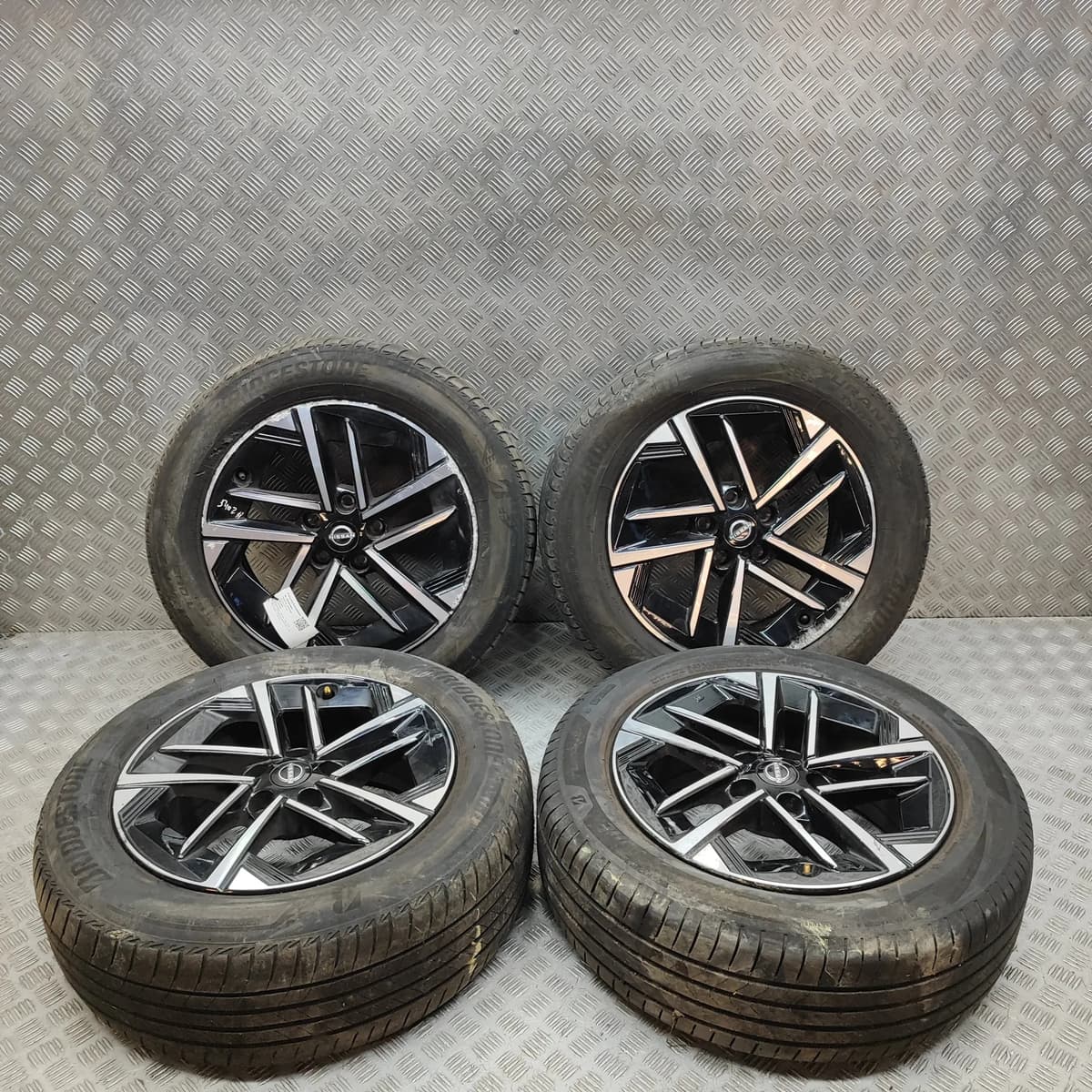 NISSAN JUKE F16 Alloy Wheel Set D0300-HS01A 1.0 Petrol 86kw 2024 30493063