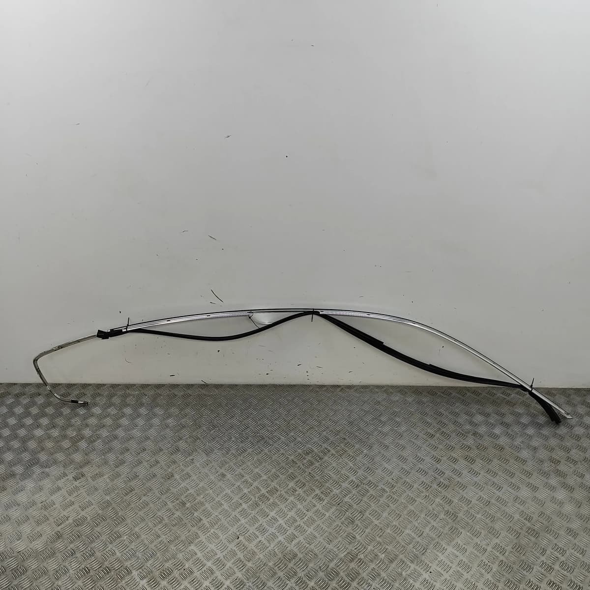 MASERATI LEVANTE SUV M161 Left Side Profile Strip Trim 670036864 30573360