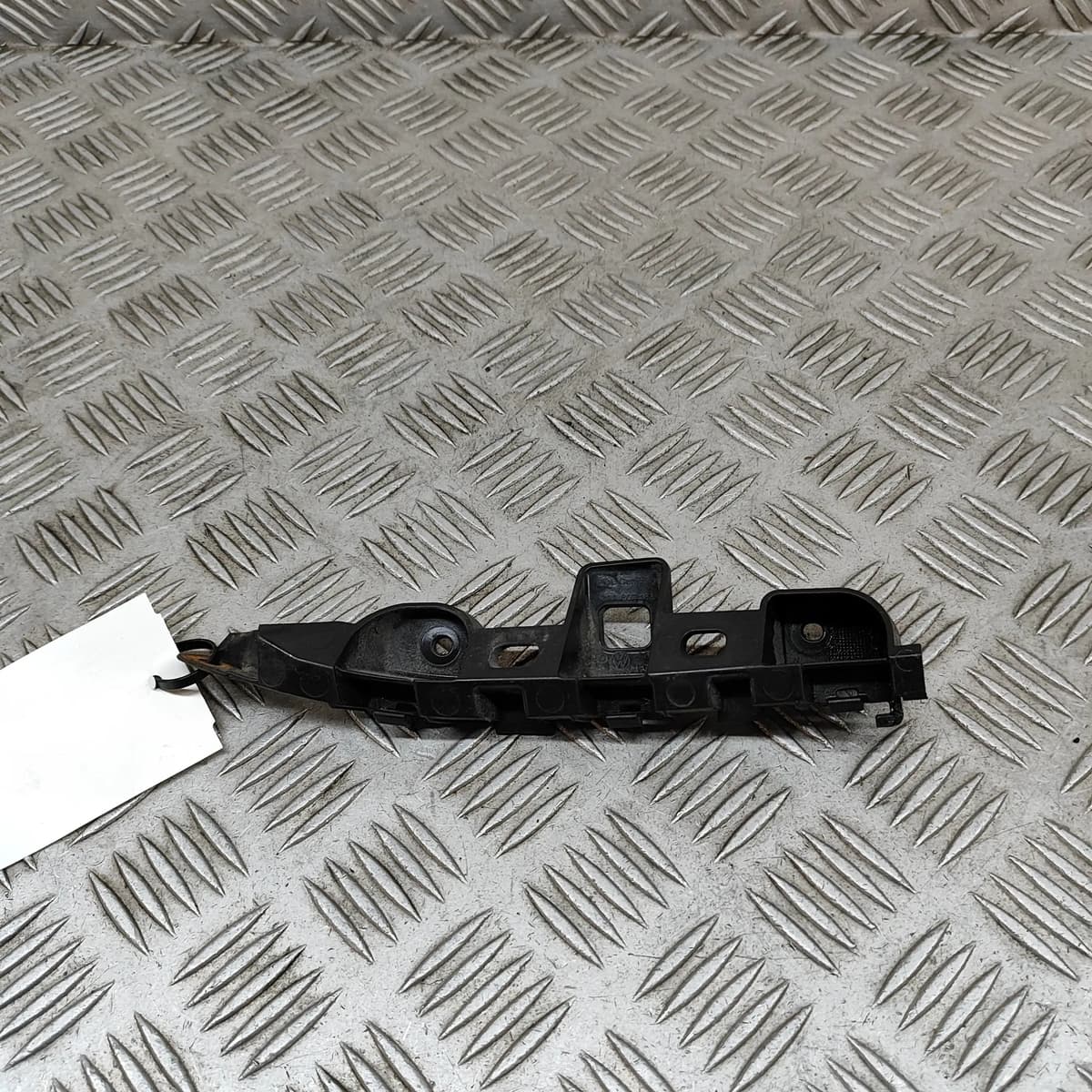 VW PASSAT Variant B7 Front Left Bumper Bracket 3AA807183 1.6 Diesel 30658121