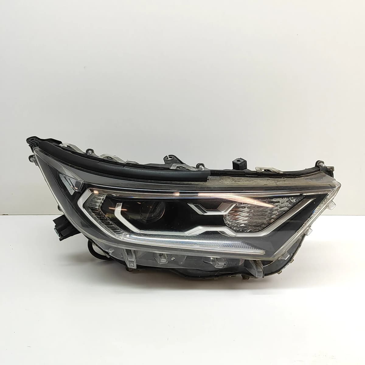TOYOTA RAV 4 MK5 XA50 Front Right Headlight 81145-42A30 30659957