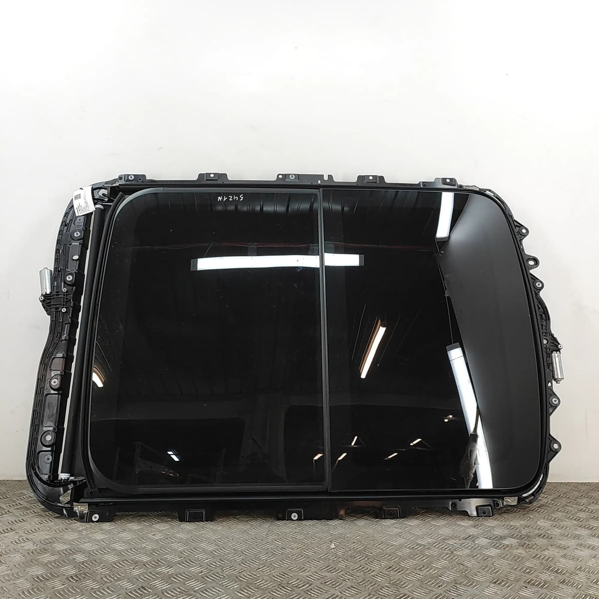 VOLVO XC40 Sunroof 9929003868 2.0 Hybrid 145kW 2025 30753617