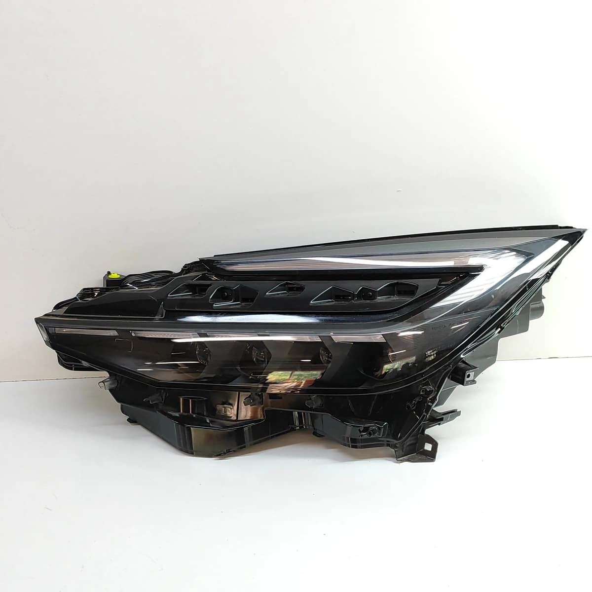 TOYOTA C-HR MK2 AX20 Front Left Headlight 81185-F4240 LHD 2023 30762763