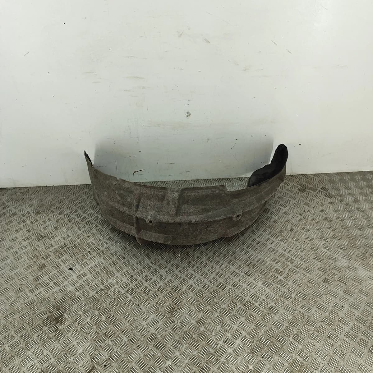 AUDI Q7 4L Rear Left Arch Liner 4L0809409B 3.0 Diesel 180kW 2014 30768510