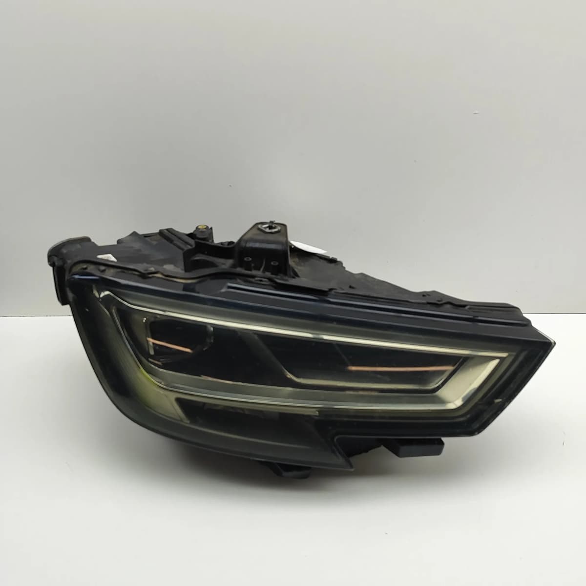 AUDI A3 Limousine 8V S3 Front Right Headlight RHD 8V0941034D 2.0 Petrol 30786918
