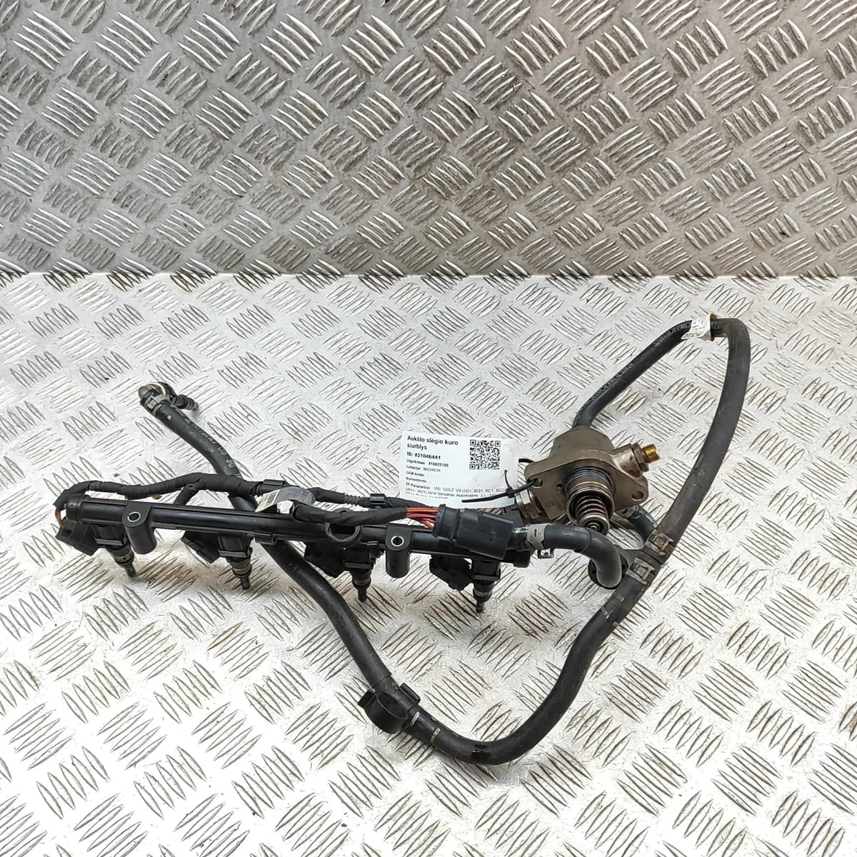 Volkswagen GOLF MK7 Fuel Rail 06L127025N 2.0 Petrol 221kW 2016 31046441