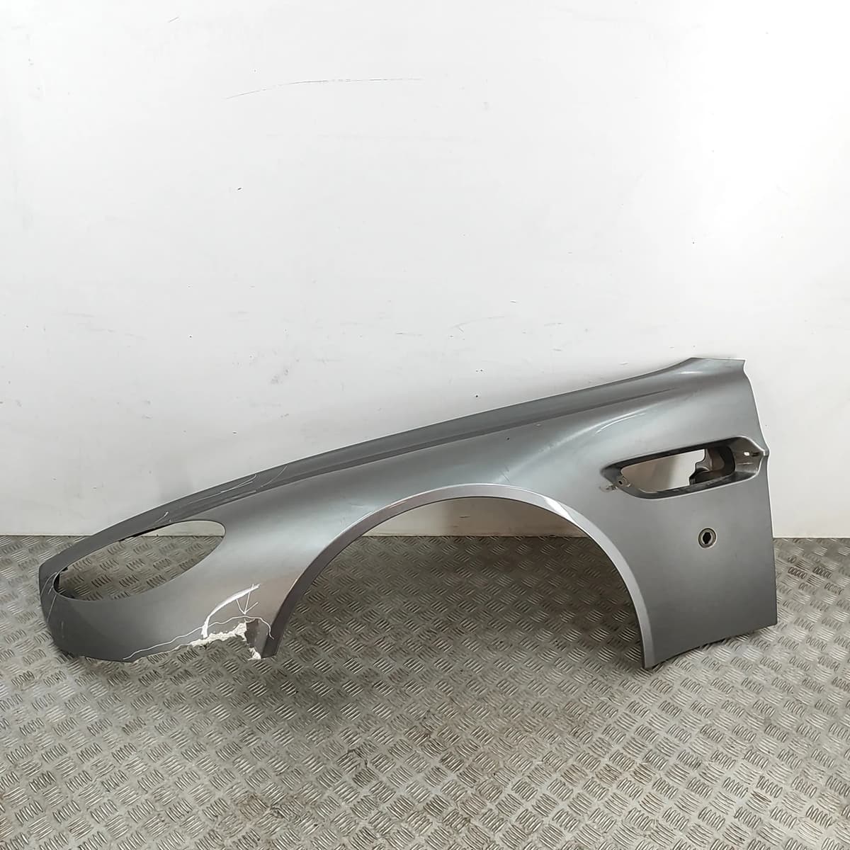 ASTON MARTIN VANTAGE Coupe V8 Front Left Fender 6G33-16006 2006 31099476