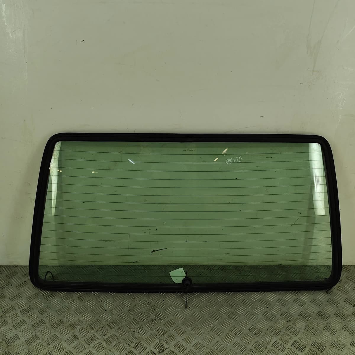 MERCEDES-BENZ E W124 Rear Window Glass A1247400157 1993 31157607