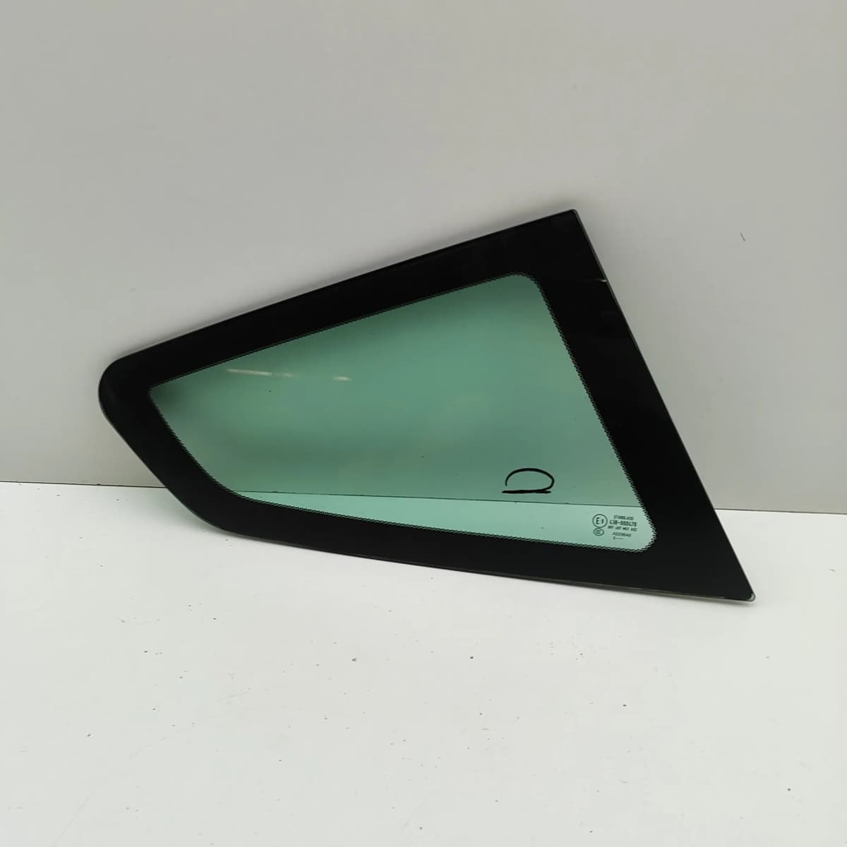 ASTON MARTIN VANTAGE Coupe V8 Rear Right Quarter Window 6G33‑C29750‑BA 2006