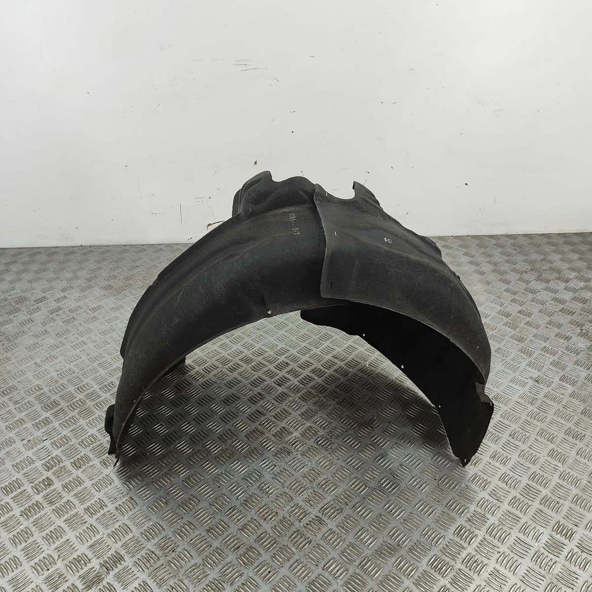 AUDI A6 Avant 4G C7 Front Right Arch Liner 4G0821134D 2.0 Diesel 140kW 2016