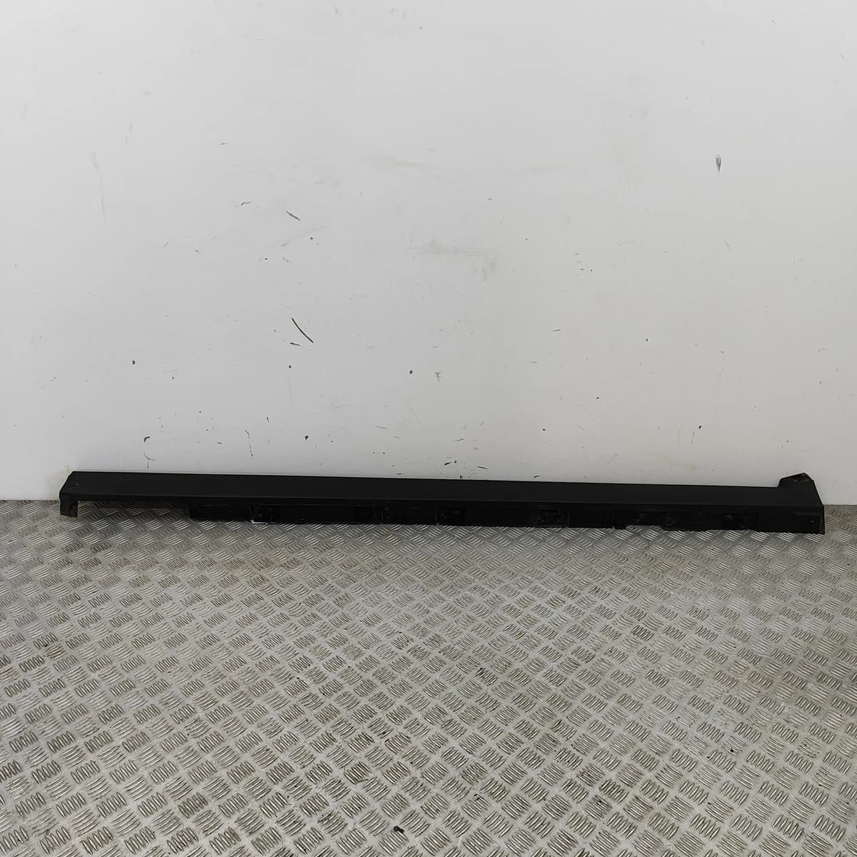 JAGUAR F-PACE X761 Left Side Plastic Sideskirt Cover T4A3867 2022 31601198