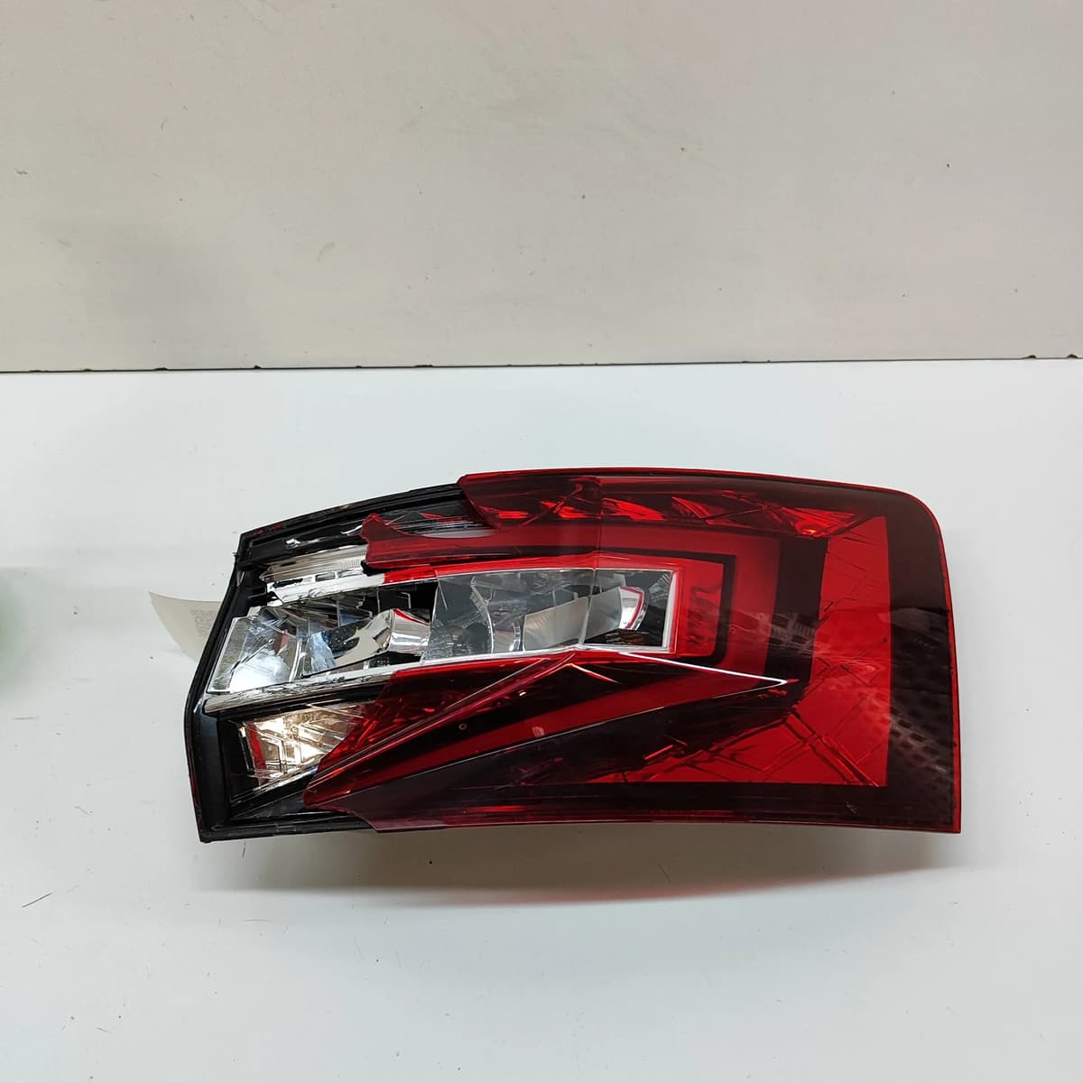 SKODA SUPERB MK3 Estate 3V5 Rear Right Tail Light  3V9945208 2017 31640566