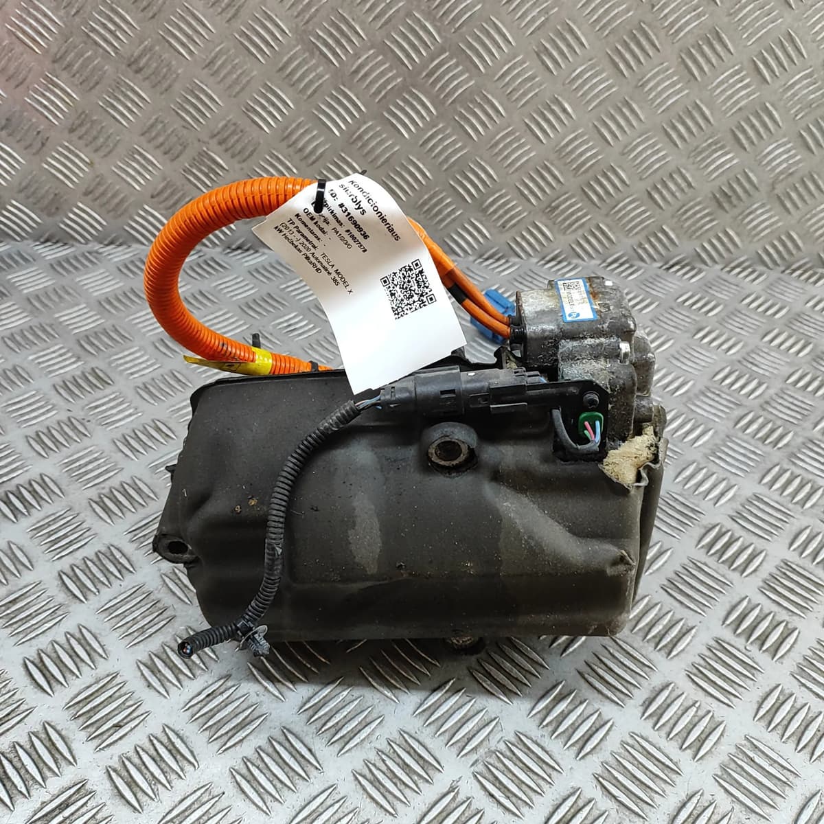TESLA MODEL X Air Condition A/C Pump 1042442-00-K Electricity 568kw 2020