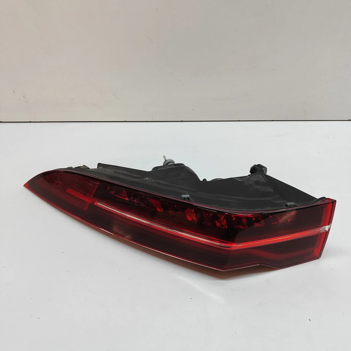 JAGUAR I-PACE X590 Rear Left Tail Light J9D3-13405-CC LHD 2018 31716041